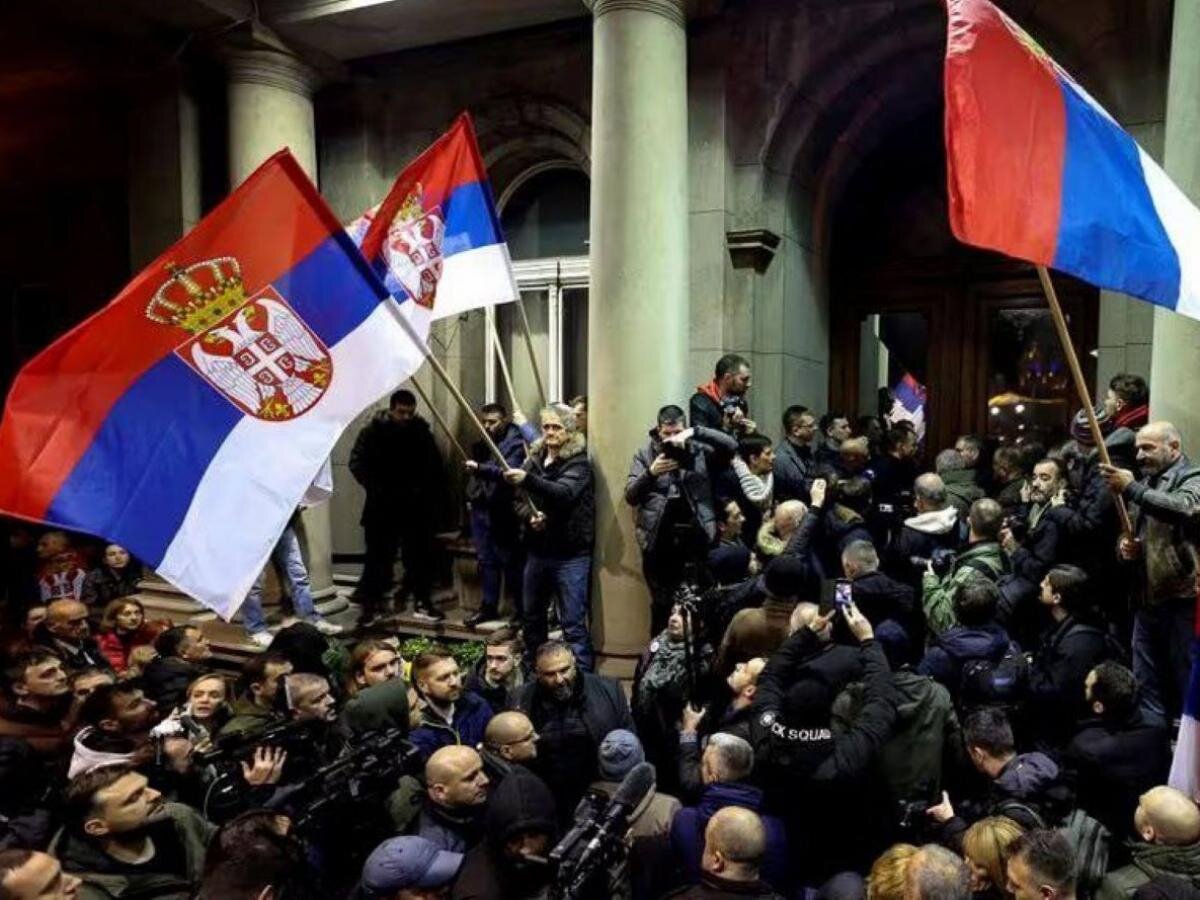 Сербия какие новости. Киев 2014 Майдан грядки.