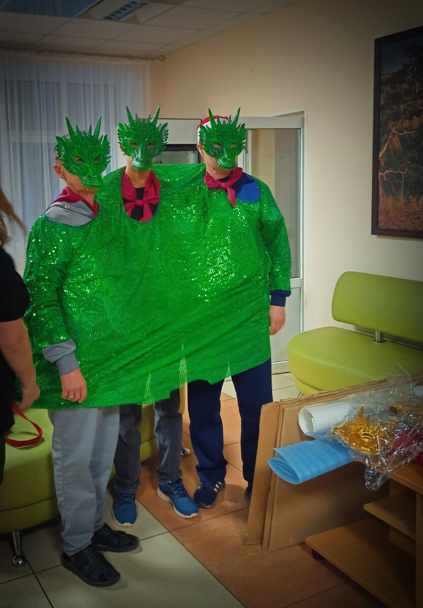 фото из личного архива, трёхголовый дракон как символ наступающего года