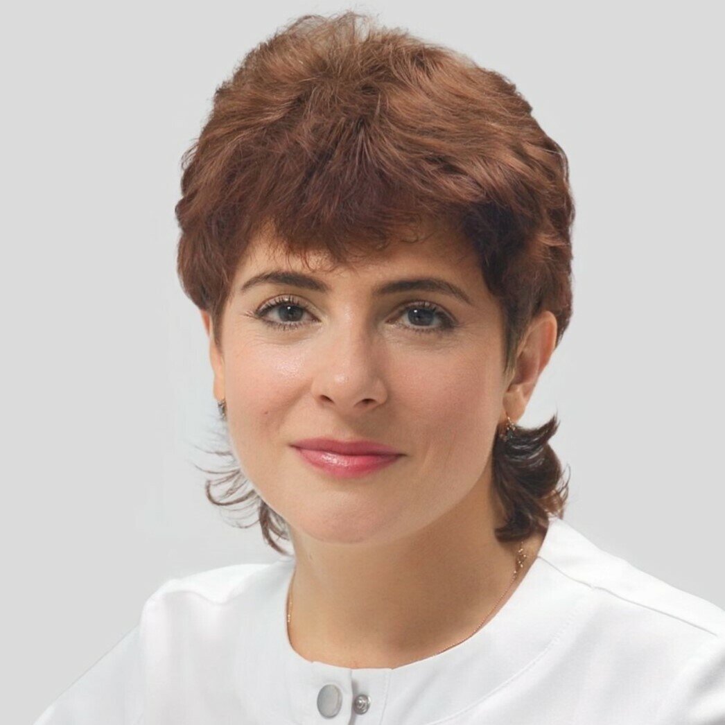 Врач-трихолог, косметолог, дерматовенеролог, врач анти-эйдж-медицины, дерматоонколог, кандидат медицинских наук Лариса Алексеевна САФОНОВА. Стаж работы по профессии: с 1995 года.