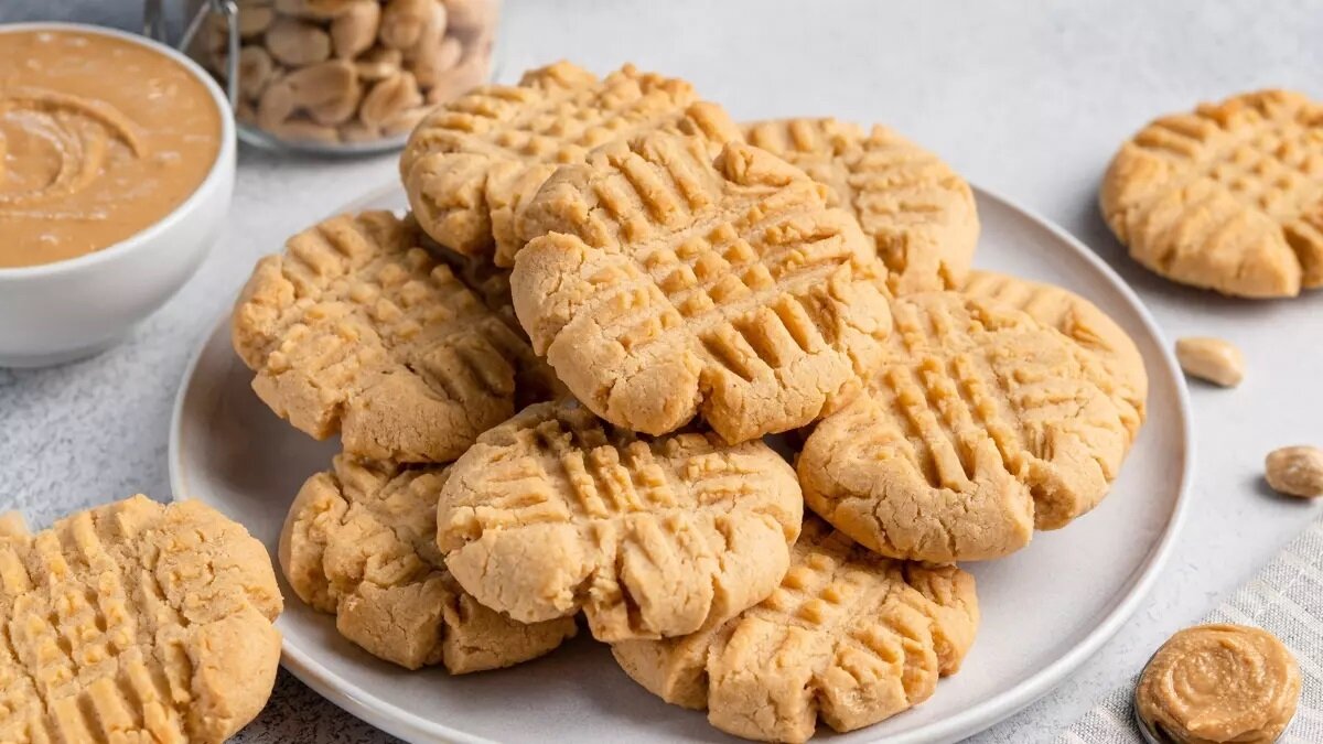 Арахисовое печенье. Кода печенье. История создания печенья. Рассыпчатое печенье на арахисовой пасте. Много печений