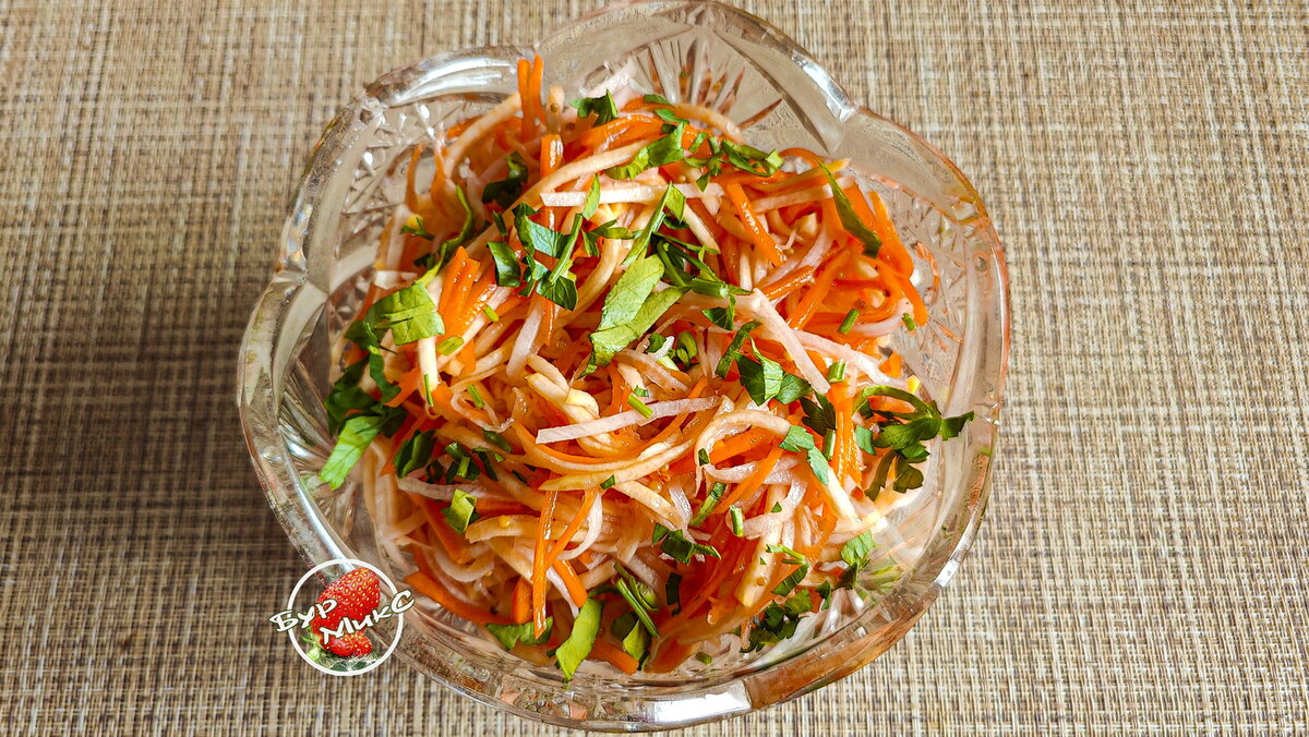 Старорусский салат из репы с морковью и редькой