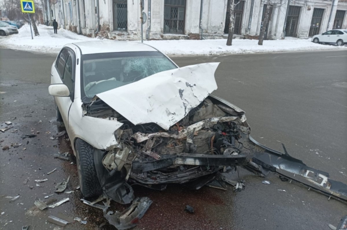    В Бийске два пассажира маршрутки пострадали при столкновении с легковушкой