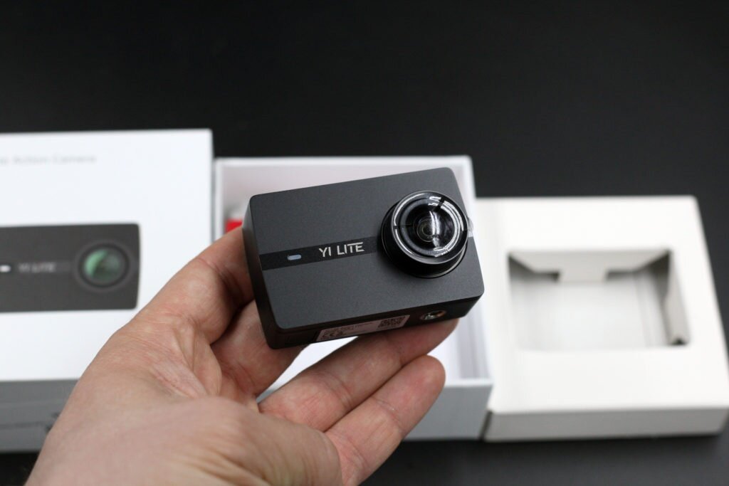 Многие   экшн-камеры имеют ёмкий аккумулятор. А ещё такой гаджет можно  прикрепить к квадрокоптеру, чтобы сделать крутые снимки с воздуха. Фото:  abesu.org