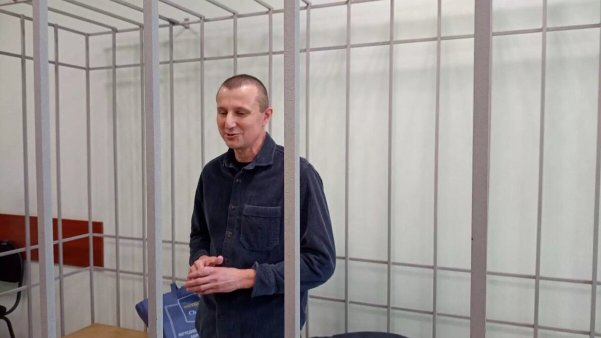     В Центральном районном суде Красноярска прошло заседание, на котором продлили меру пресечения депутату заксобрания Александру Глискову. Он обвиняется в получении взятки в особо крупном размере.