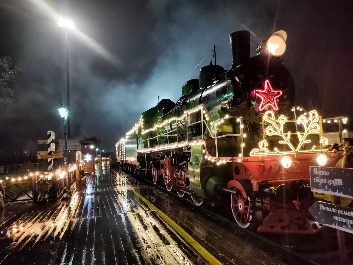 «Рускеальский экспресс» у перрона в Сортавале. 