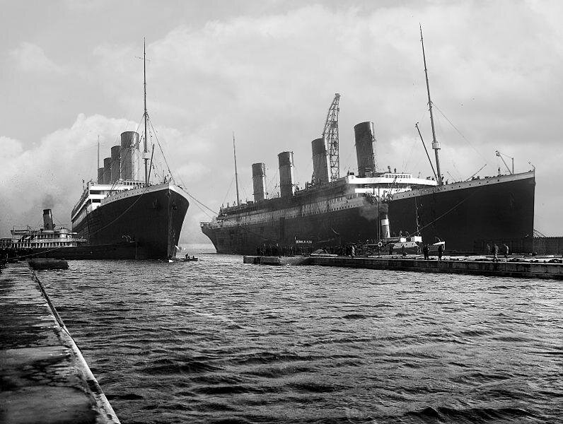 Трагично всем нам известный корабль «Титаник» строился верфью «Харленд энд Вулф» в Белфасте. Это был второй корабль в серии «Олимпик», состоящей из трех трансатлантических лайнеров.