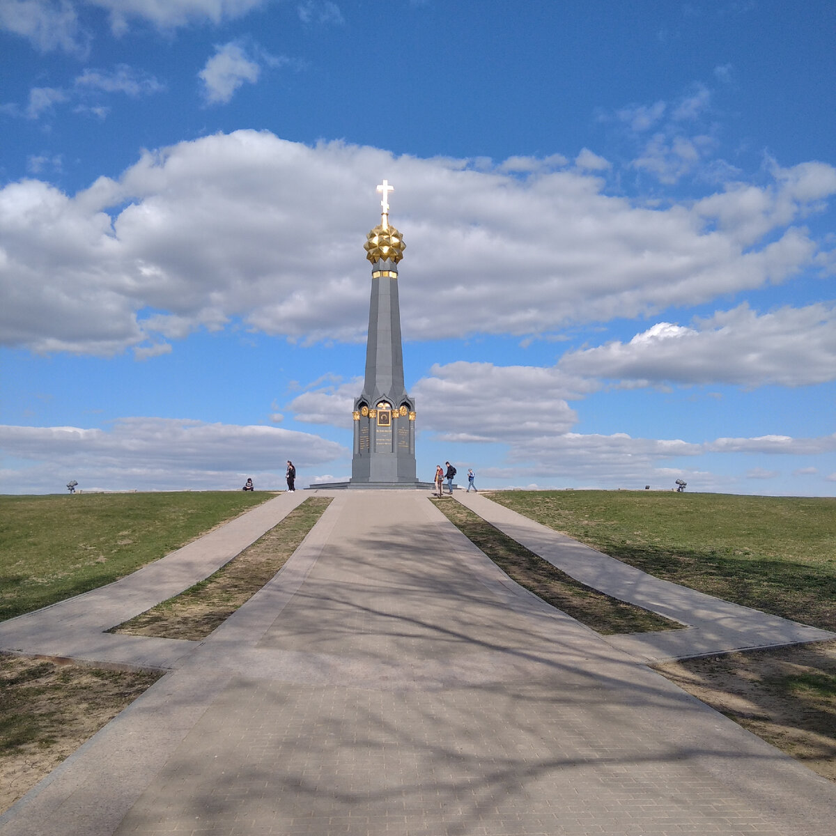 Главный символ Бородинского музея-заповедника. Монумент-часовня с могилой П. Багратиона. Фото автора, апрель 2023 г.