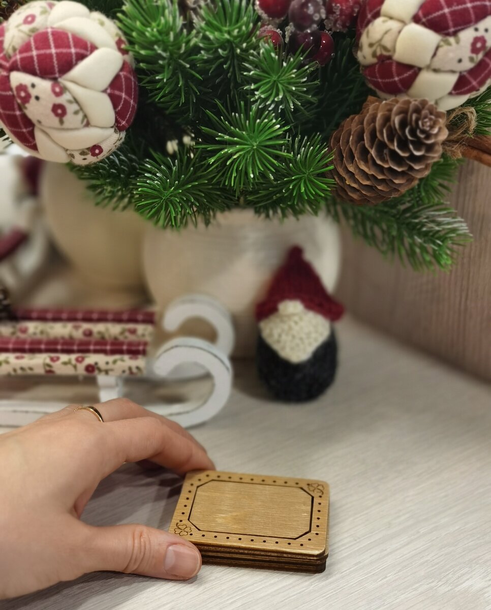 Деревянная магнитная игольница для вышивки