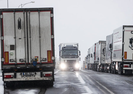    Правительство РФ продлило запрет на въезд фур из ЕС