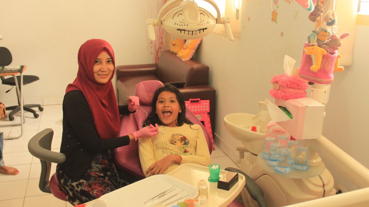    Стоматолог объяснила, нужно ли их хранить или можно выбросить без сожаления© Unsplash / Mufid Majnun