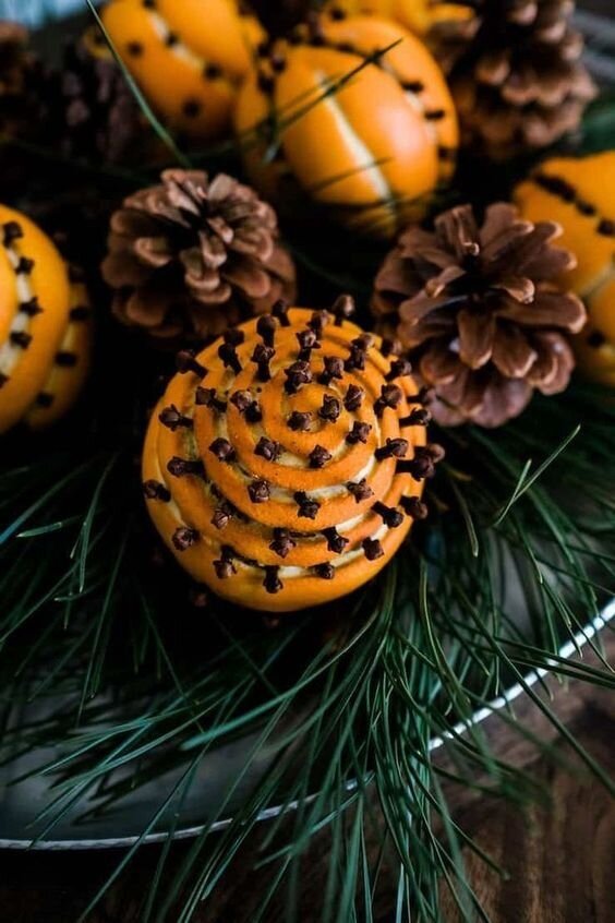 Втыкаем гвоздику в любом порядке или по рисунку. 