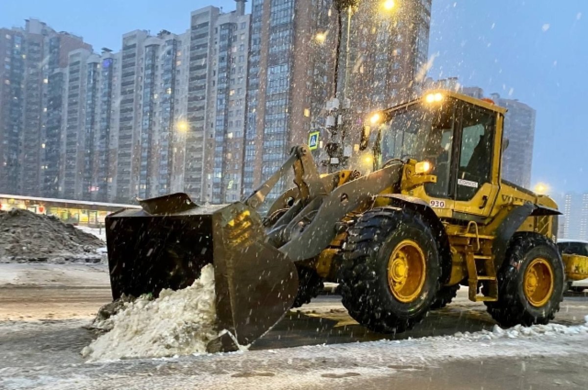    Дорожники Петербурга прочистили 8 тысяч решёток дождеприёмников за неделю