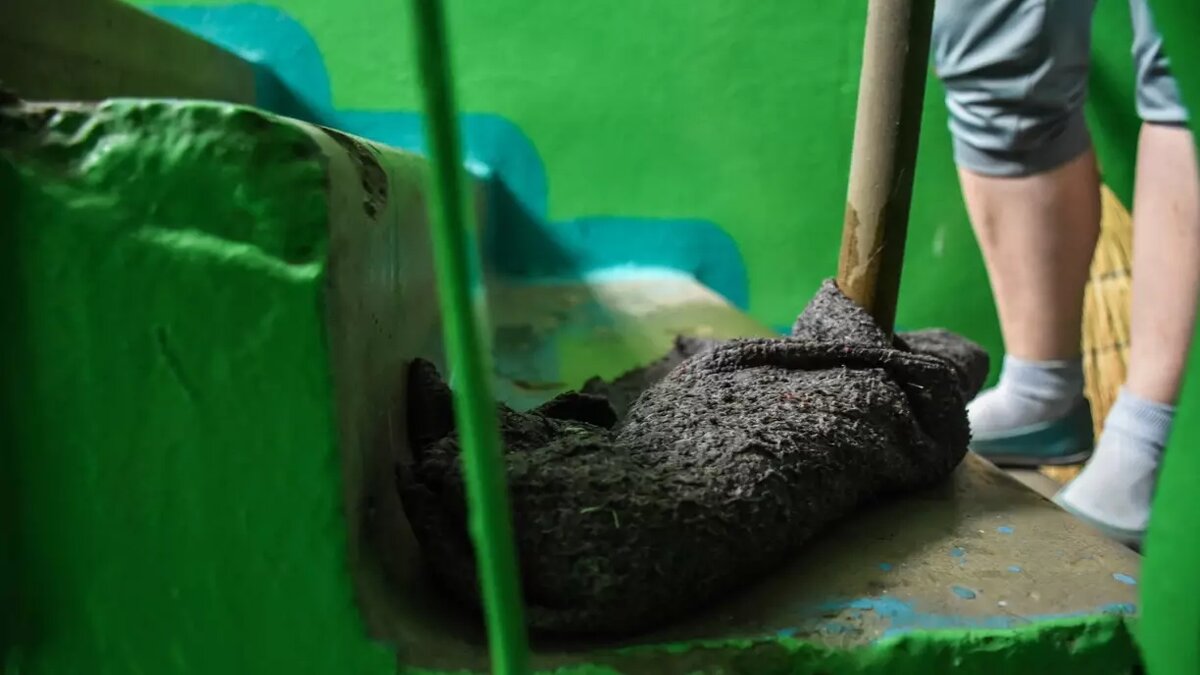     Мужчина ударил первым, но победить в схватке ему не удалось.