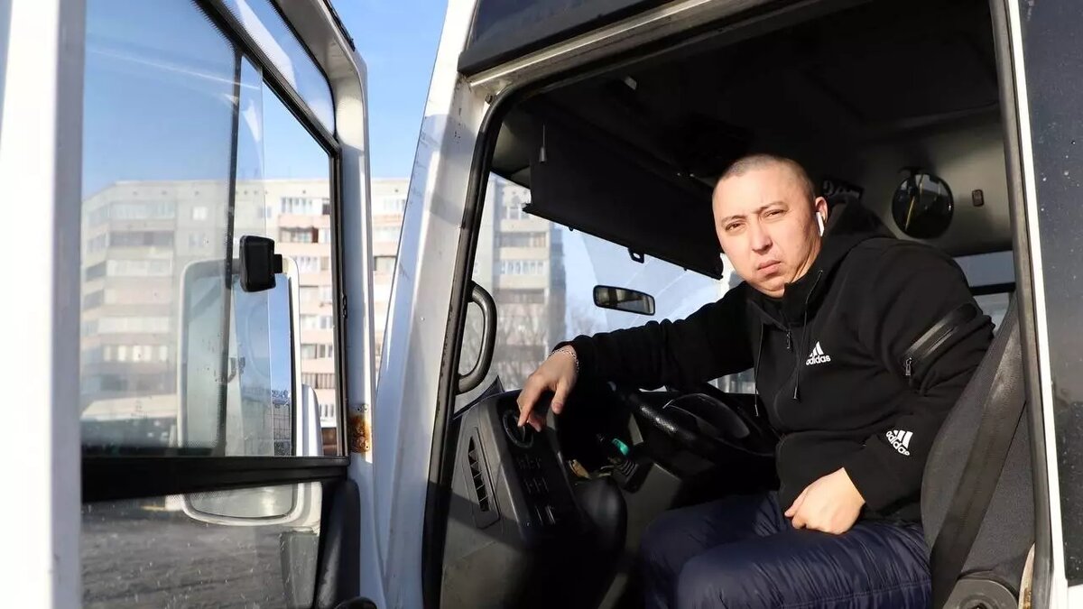     Школьница оказалась в незнакомом для себя месте, но не смогла позвонить семье из-за разрядившегося телефона.