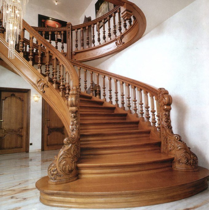 При строительстве многоуровневого дома или планировании преобразовать чердачное помещение в жилую комнату, возникает вопрос о правильном выборе лестницы.