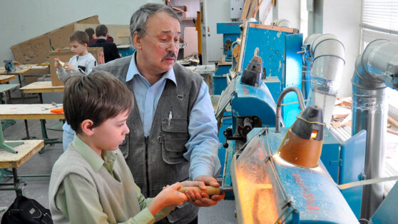    Министр просвещения: "труд" вернется в школы России со следующего года Анастасия Романова