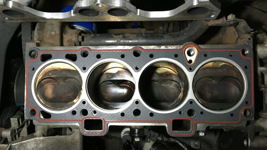 Более 80% ремонтов двигателя связано с заменой прокладки под головку блока цилиндров.