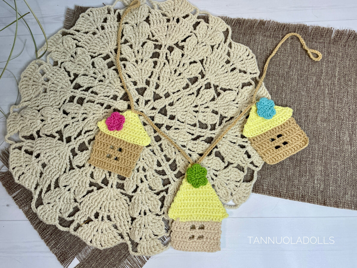 Домики крючком из ленты подписок 