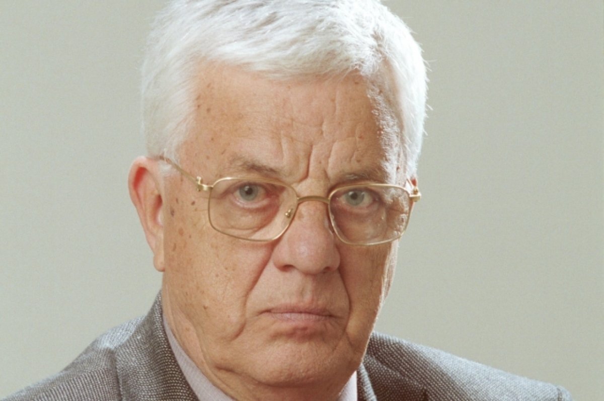    Паулс высказался о том, что Вайкуле защищает Пугачеву, Галкина и Макаревича