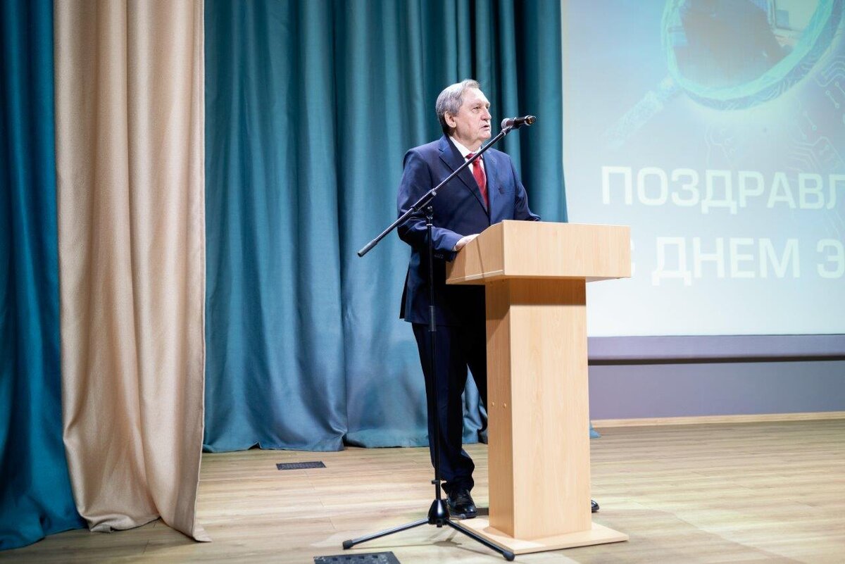 Николай Шульгинов на торжественном собрании в Системном операторе 