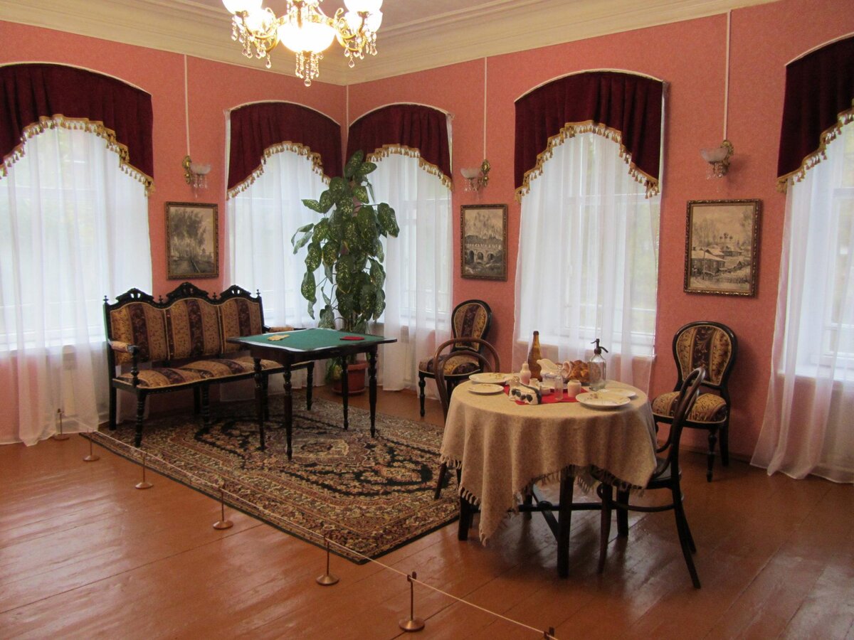 Дом купца С.А. Вагина, в который попасть не удалось. Ещё одно фото в галерее, листайте влево. Источник фото: https://visityaroslavia.ru/