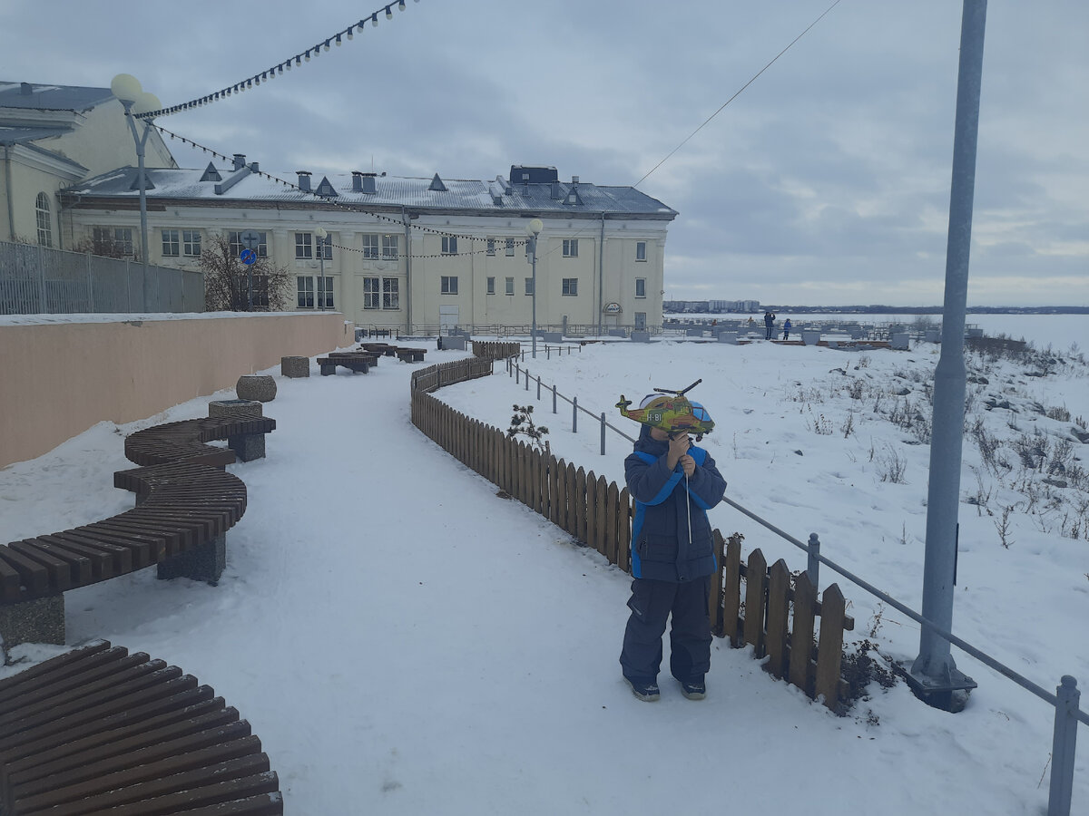 Около ДК ЧТПЗ 