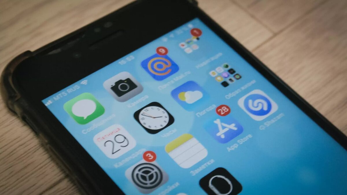     В Ижевске полиция задержала 59-летнего мужчину, подозреваемого в краже мобильного телефона у школьницы. Об этом сообщает пресс-служба МВД по Удмуртской Республике.