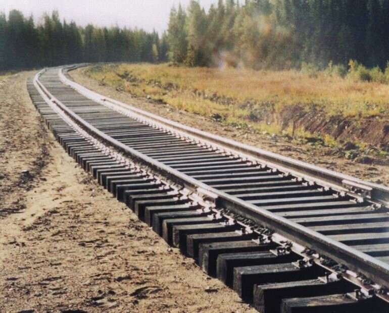 Железная дорога в коми. Белкомур железная дорога. Участок железной дороги. Кольская железная дорога. Железная дорога на участке.