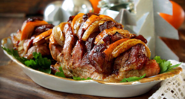 Запечённое мясо с фруктами