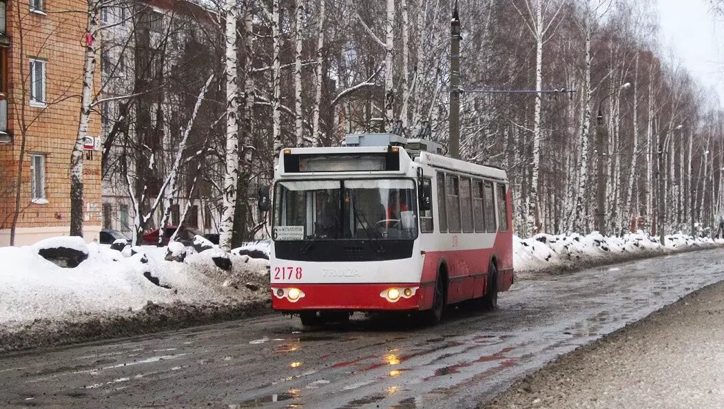     В Ижевске временно прекратилось движение троллейбусов маршрутов №2, 4, 6, 10 по улице Орджоникидзе в обе стороны. Об этом сообщила пресс-служба МУП «ИжГЭТ».