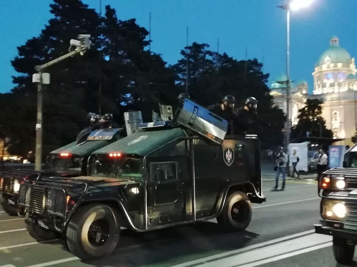    Полицейские в Белграде после введения комендантского часа© РИА Новости / Олег Иванов