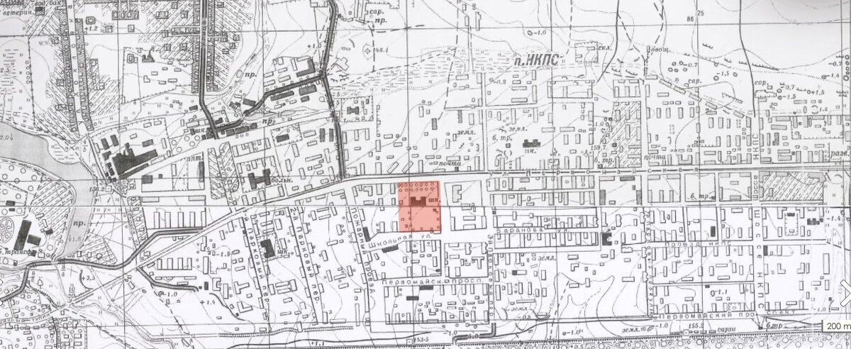 Школа №437 в окружении деревянных домов Измайловского стандартного городка. Фрагмент карты Москвы 1943 г. 