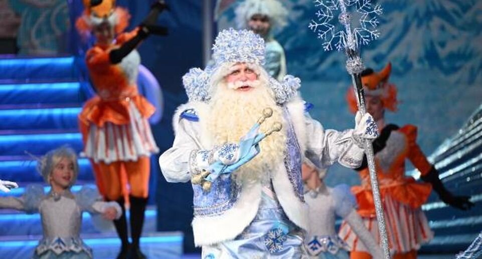     Выступление артистов на новогоднем представлении — Кремлевская елка «Заговор зеркал» в Государственном Кремлевском дворце, 2022 год