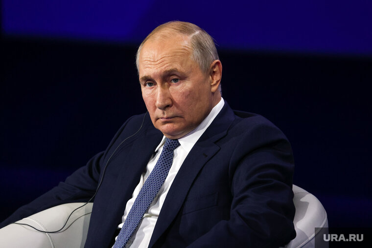    Владимир Путин подписал законопроект о пенсионных накоплениях, которые регулируют перевод пенсий