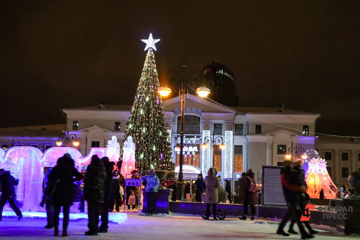 Сотрудники начали веселье в честь Нового года без разрешения.  Фото: Фото: ФедералПресс / Елена Майорова