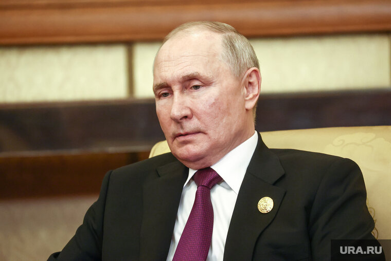    Путин подписал закон, согласно которому нежелательные лица не смогут быть учредителями НКО