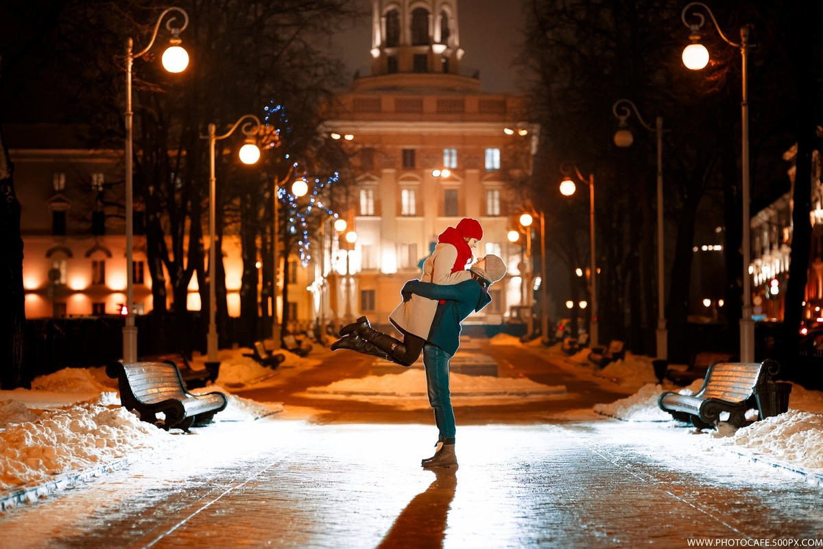Новогодняя фотосессия на улице. Девушка зимой в городе. Вечерняя фотосессия в городе. Зимняя фотосессия в городе.