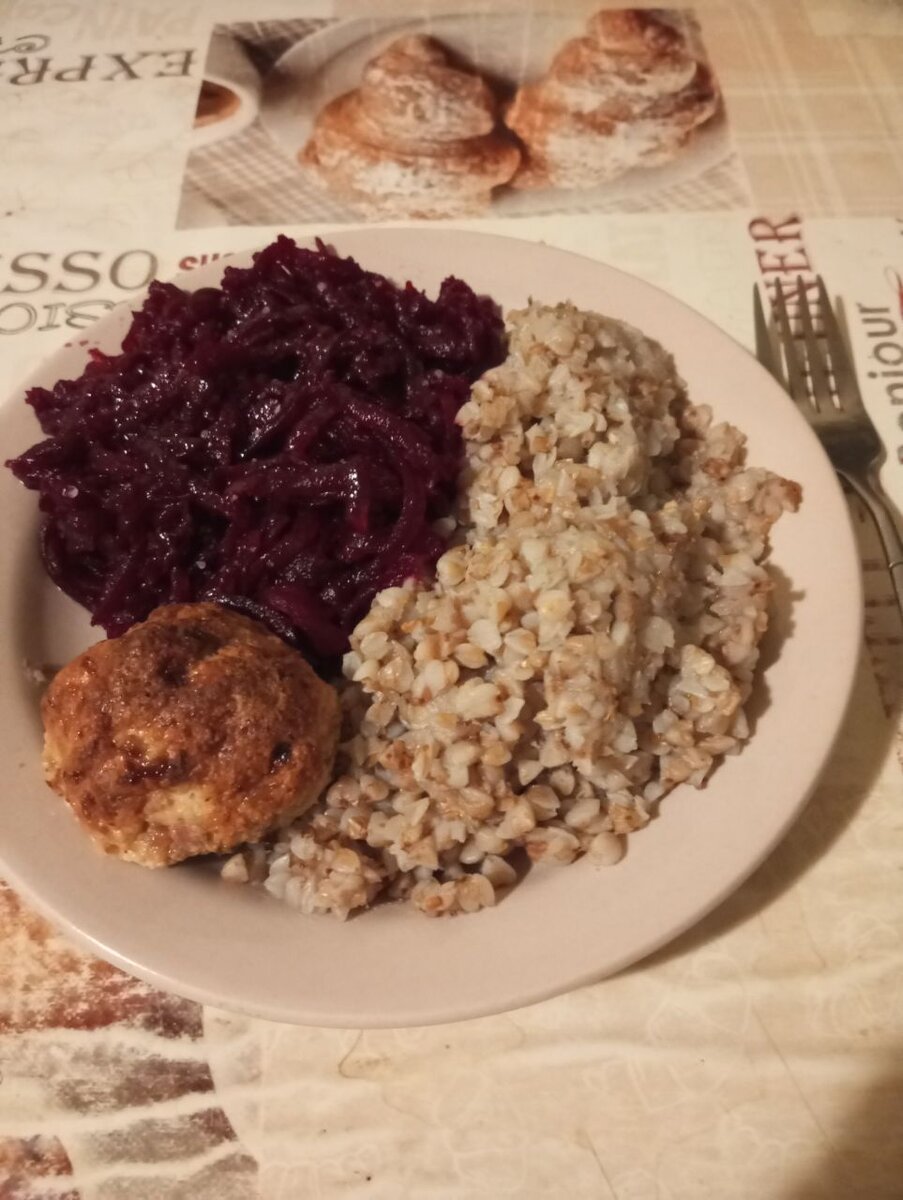 Свеклы в этом году у меня уродило много, так что могу себе ни в чём не отказывать. Сколько влезет.