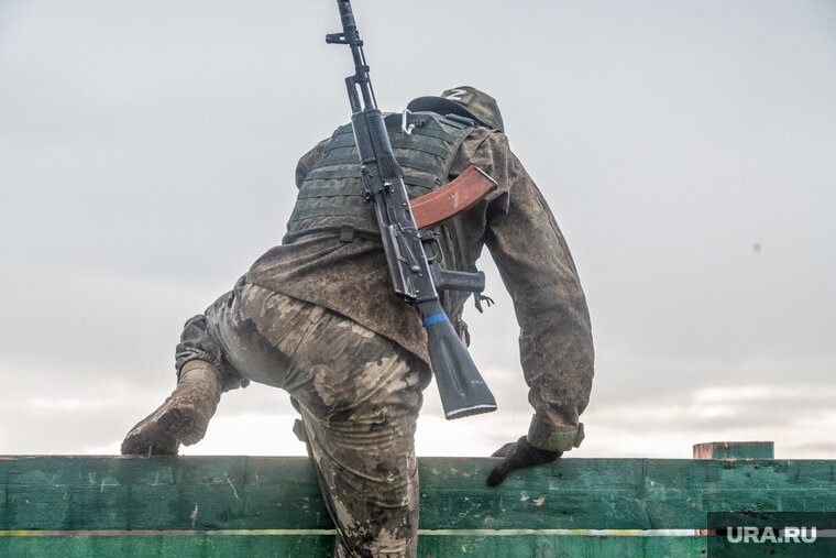    Российские военные оттесняют украинские силы на донецком направлении