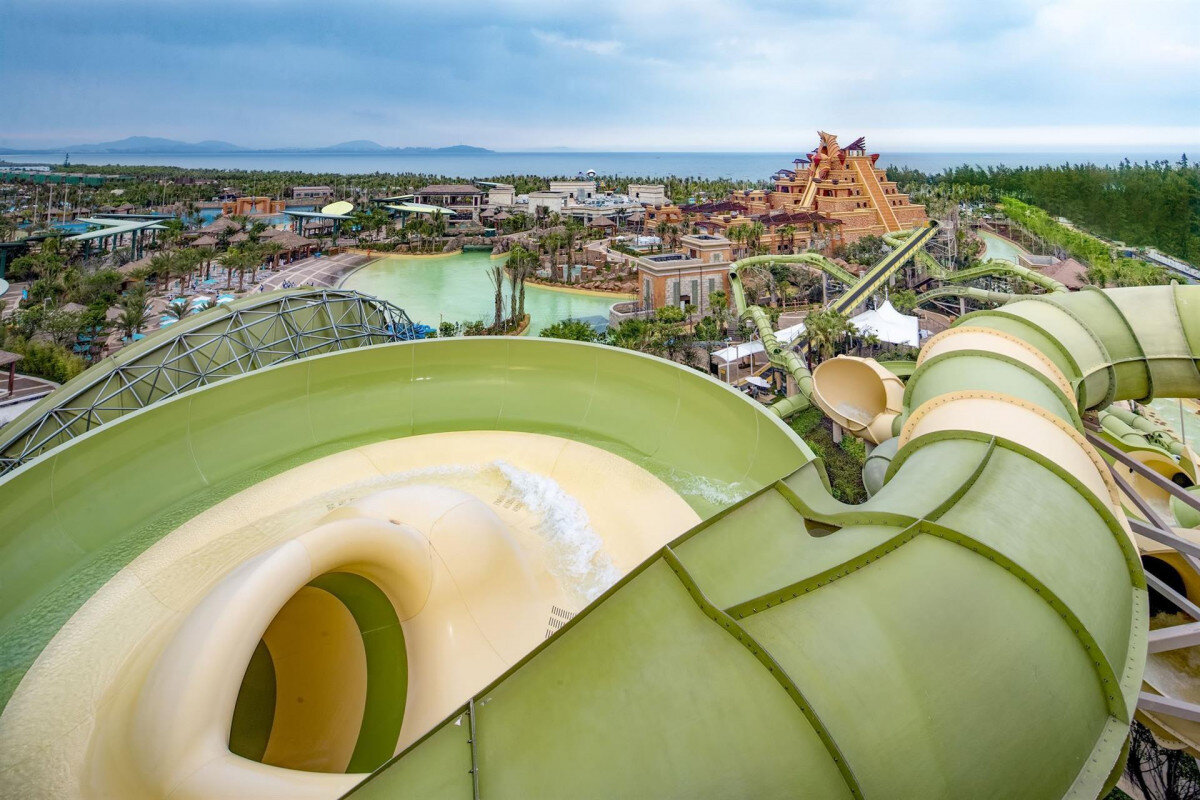 Аквапарк атлантис санья. Аквапарк хайнань. Аквапарк хайнань. Остров хайнань аквапарк атлантис. Хайнань аквапарк атлантис.