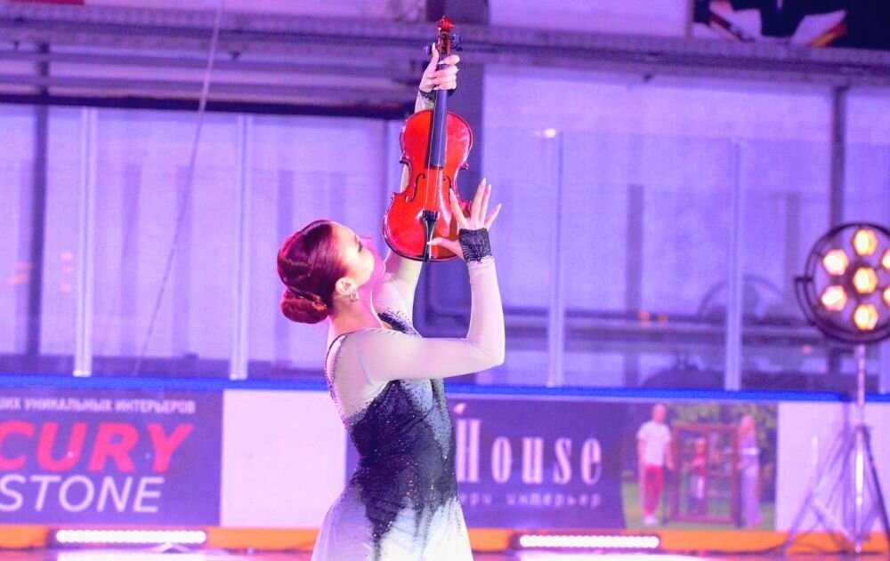 Трусова - одна из самых красивых и обаятельных фигуристок.