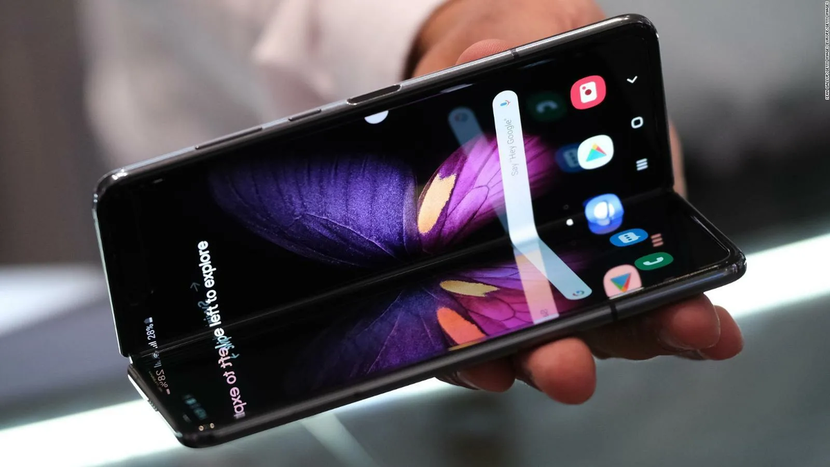 Новый самсунг 2022. Samsung Galaxy Fold 2022. Новый самсунг 2022 раскладной. Самсунг складной смартфон 2022. Российские телефоны 2024 года