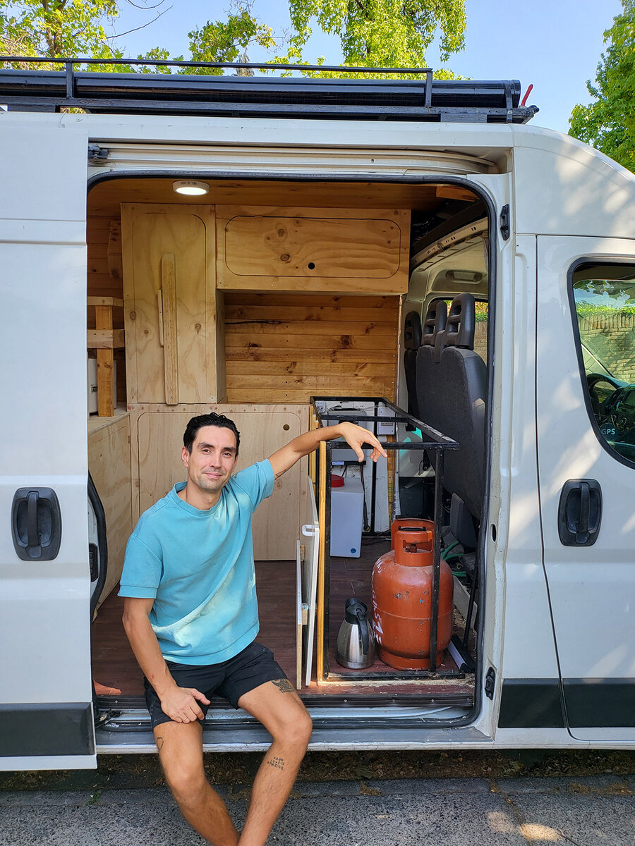 21.дек.2023 - работа с электрикой и мебелью позади. Осталось установить кухню, подключить сантехнику, украсить интерьер.