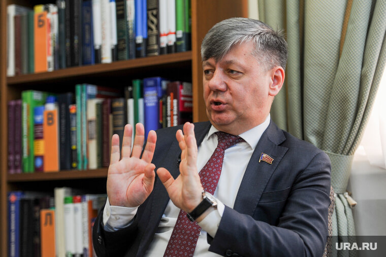    Запад пытается поставить Алексагдра Вучича на место, считает Дмитрий Новиков