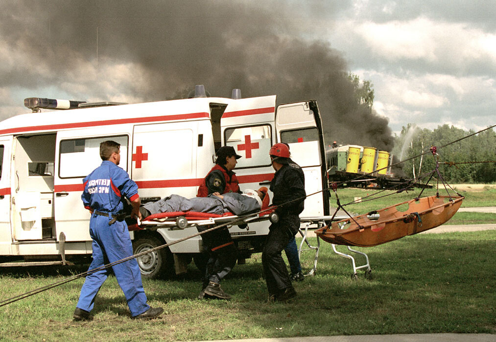 Организация помощи при чс. ЧС медицина катастроф + МЧС. Медики в чрезвычайных ситуациях. Медицинское обеспечение населения. Оказание скорой помощи.