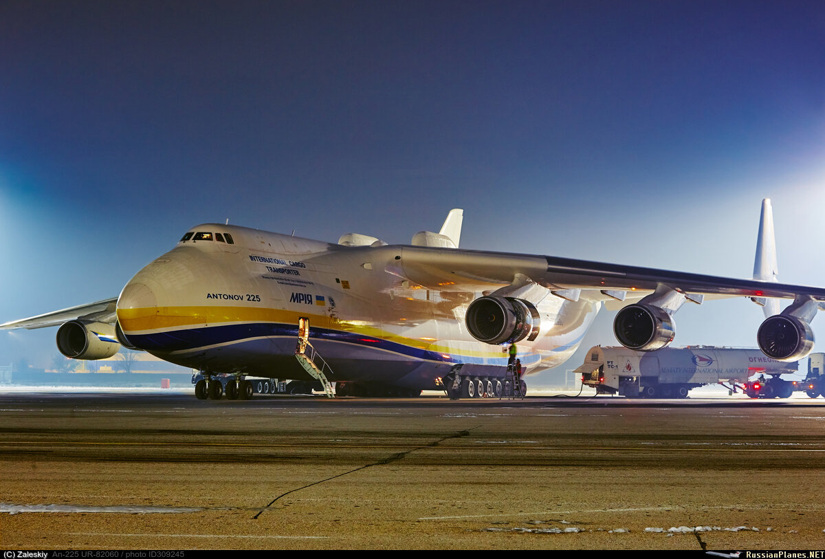 Самолеты большие самолеты в мире фото. АН-225 Мрия. Самолет Мрия АН-225. Мрия АН-225 Буран.