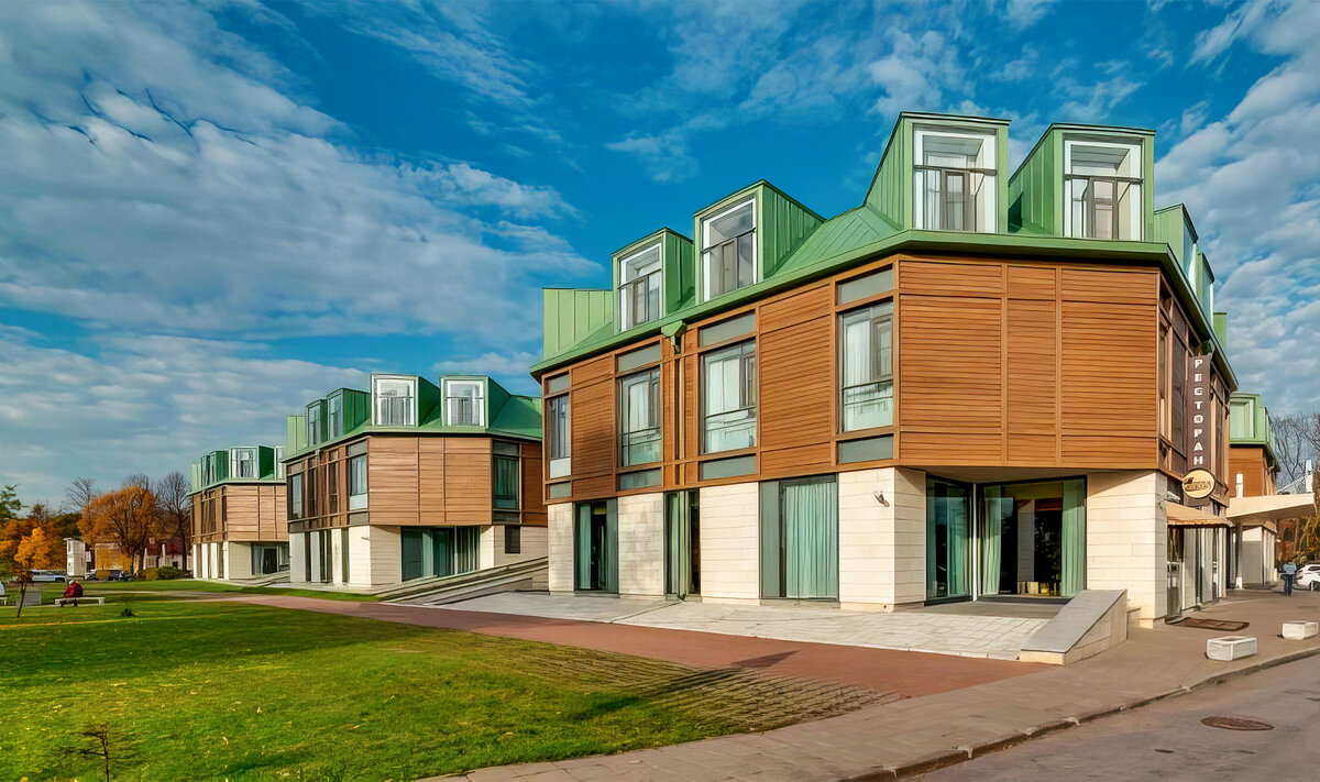 Чтобы не спеша насладиться достопримечательностями Петергофа, остановись в гостиничном комплексе «Новый Петергоф» с бассейном и баней.