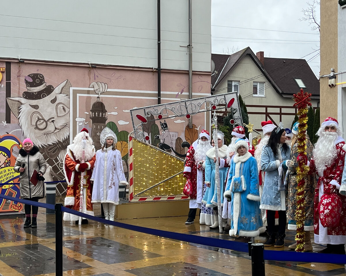 1. San Ant: торжество на Курортном проспекте в Зеленоградске. Фото из личного архива, 23.12.2023.