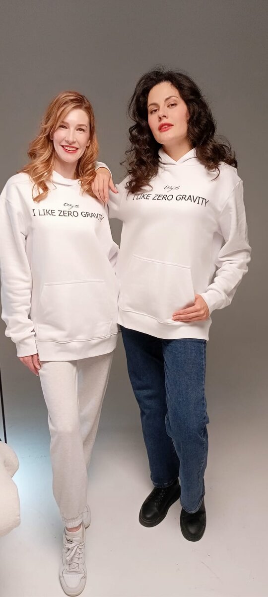 И правда очаровательные, правда же? Слева Катя, справа Настя.