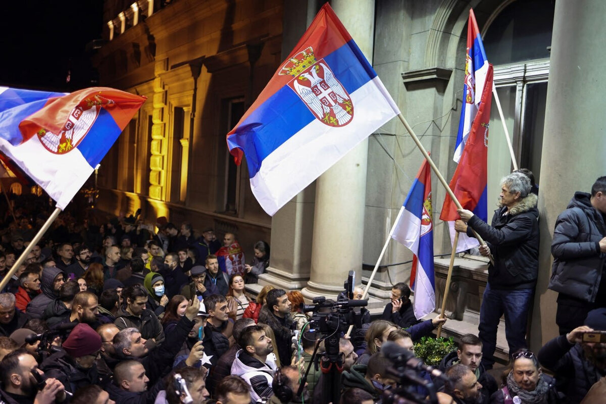 Ничто не ново под луной, новых партитур не написано, на белградском Майдане голосят участники государственного переворота. С разгромным счётом продувшие коалиции президента Вучича воскресные выборы.